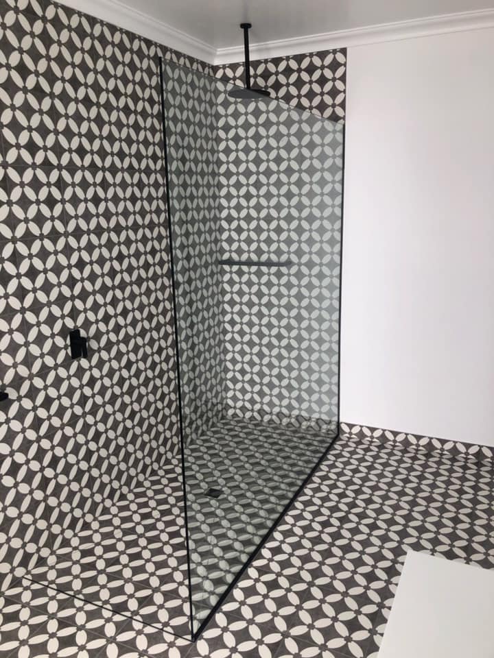 showerblack.jpg